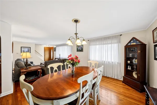 $359,900 | 101 Heather Lane, Camillus, NY 13031