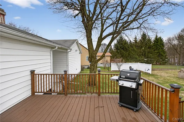 $359,900 | 101 Heather Lane, Camillus, NY 13031