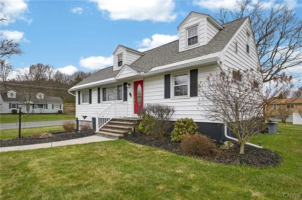 $359,900 | 101 Heather Lane, Camillus, NY 13031