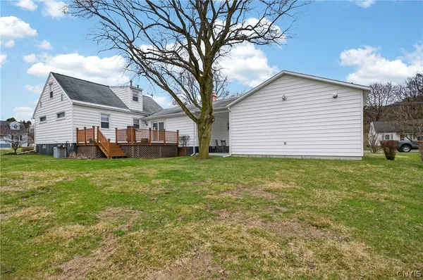 $359,900 | 101 Heather Lane, Camillus, NY 13031