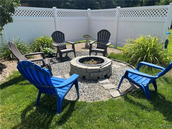 $359,900 | 101 Heather Lane, Camillus, NY 13031
