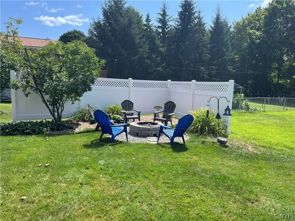 $359,900 | 101 Heather Lane, Camillus, NY 13031