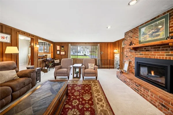 $359,900 | 101 Heather Lane, Camillus, NY 13031