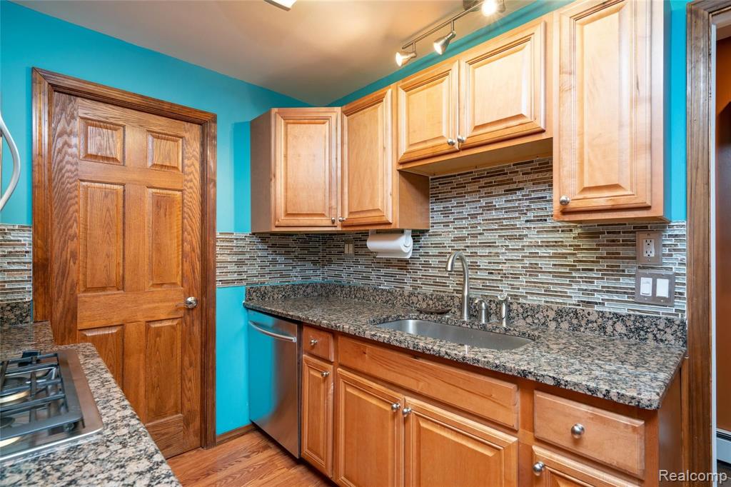 154 Roth Boulevard Clawson, MI 48017 - Photo 8 of 28