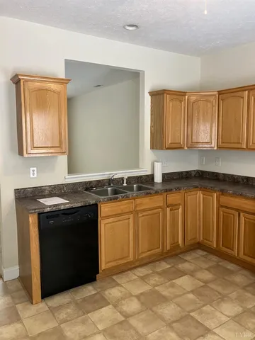 $1,300 | 1600 Wards Ferry Road, Unit 103, Lynchburg, VA 24502