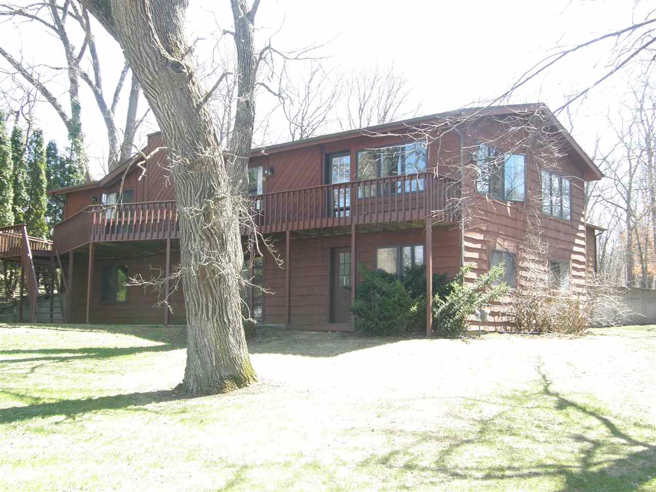 505 Lake Summerset Road Lake Summerset, IL 61019 - Photo 4 of 16 a view of a building with a yard