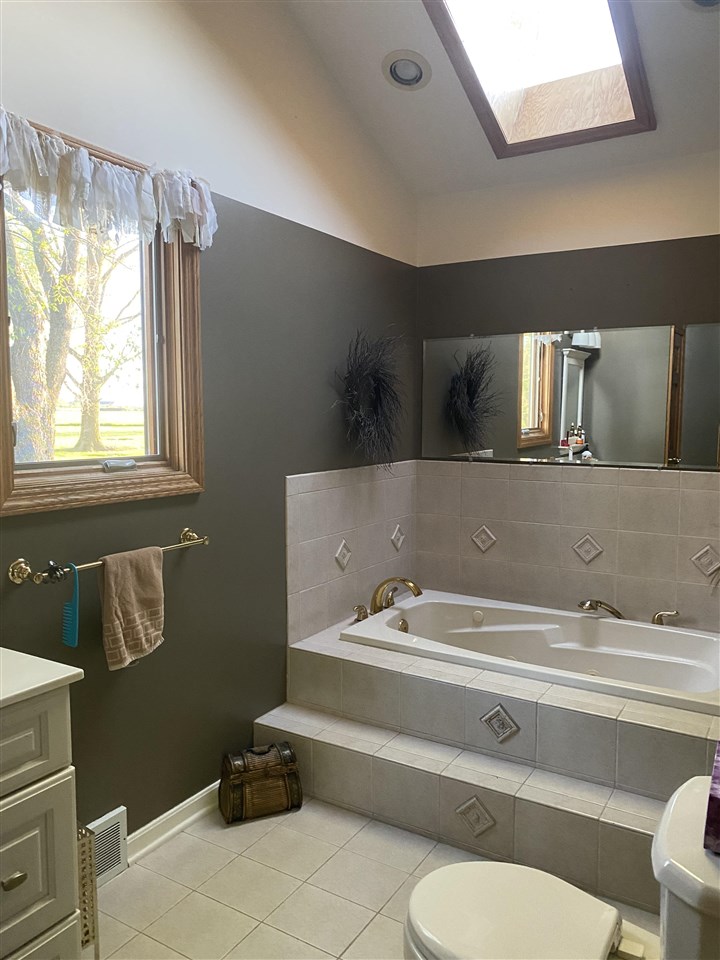 6895 Lansing Road Durand, MI 48429 - Photo 14 of 31 50041816-15.JPG