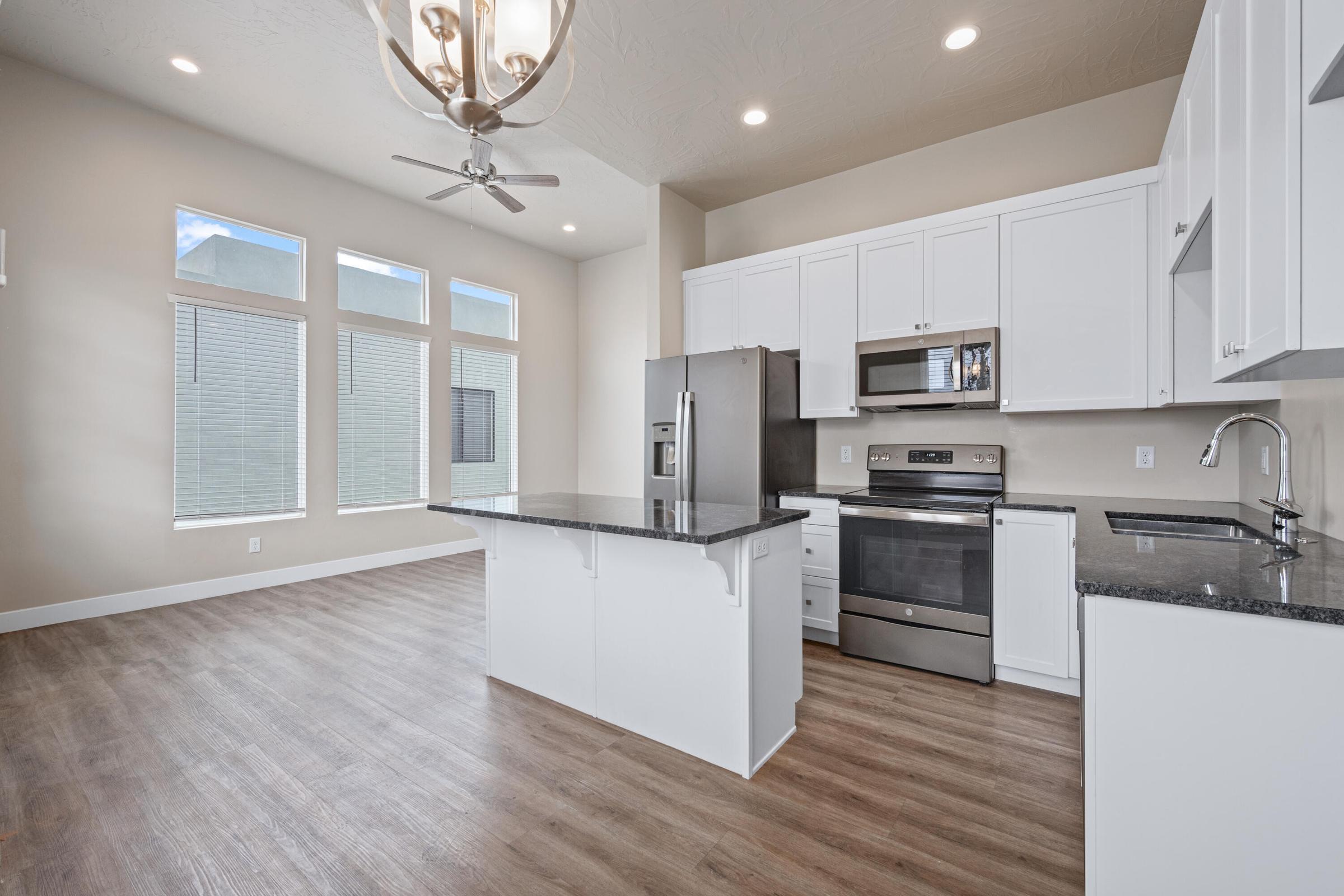 108 Blackrock Road Hurricane, UT 84737 - Photo 4 of 15 Kitchen / Living Room