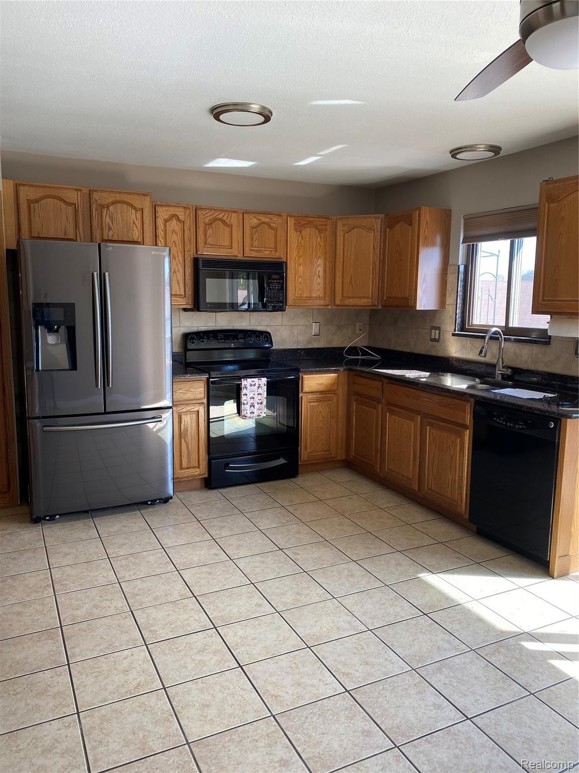 32115 Dixie Manor Road Rockwood, MI 48173 - Photo 3 of 22 326CAED2-30B9-4738-BE7F-406769DAD55F.jpeg
