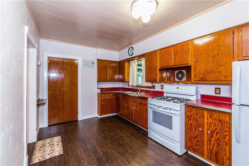 120 Park Road Ambridge, PA 15003 - Photo 8 of 25 Kitchen