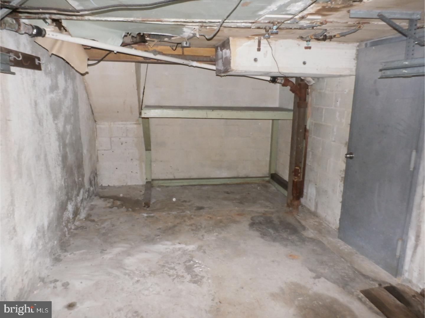 7564 Greenhill Road Philadelphia, PA 19151 - Photo 14 of 25 Garage
