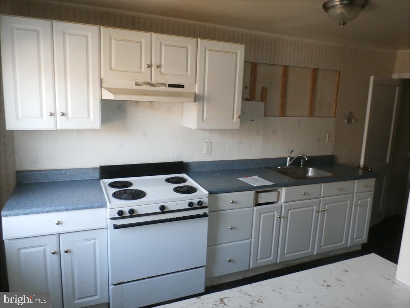 7564 Greenhill Road Philadelphia, PA 19151 - Photo 6 of 25 Kitchen