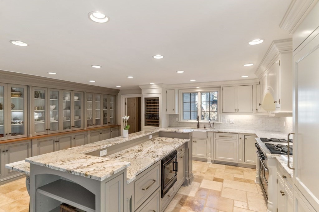 204 Grove Street Wellesley, MA 02482 - Photo 8 of 42 Gallery Image 8