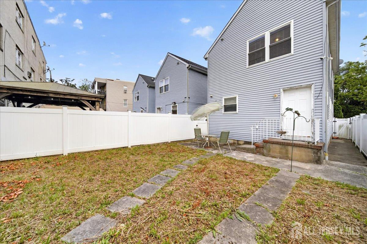 112 Commerce Street Perth Amboy, NJ 08861 - Photo 29 of 33