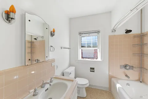 $915,000 | 639 East 5th Street, Benicia, CA 94510