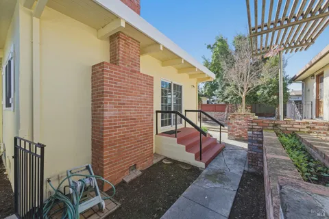 $915,000 | 639 East 5th Street, Benicia, CA 94510