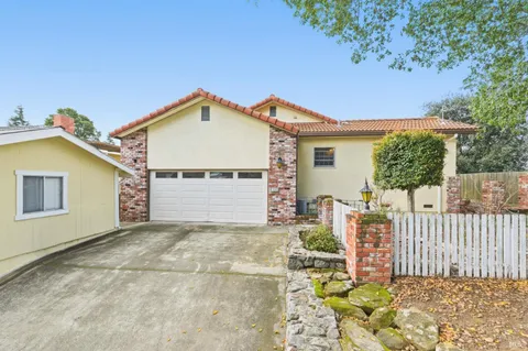 $915,000 | 639 East 5th Street, Benicia, CA 94510