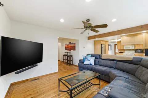 $915,000 | 639 East 5th Street, Benicia, CA 94510