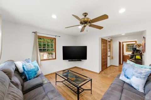 $915,000 | 639 East 5th Street, Benicia, CA 94510