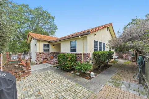 $915,000 | 639 East 5th Street, Benicia, CA 94510