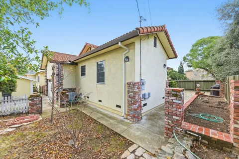 $915,000 | 639 East 5th Street, Benicia, CA 94510