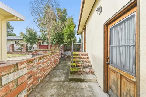 $915,000 | 639 East 5th Street, Benicia, CA 94510