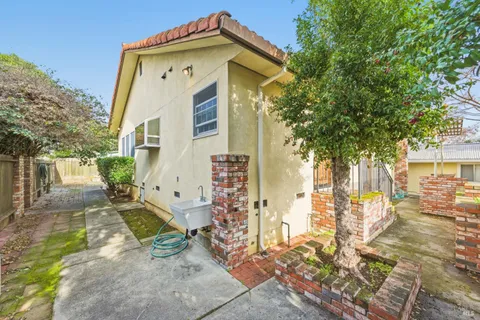 $915,000 | 639 East 5th Street, Benicia, CA 94510