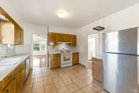 $915,000 | 639 East 5th Street, Benicia, CA 94510