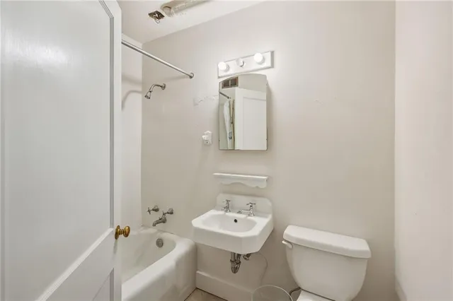 a view of a front of house with a yard