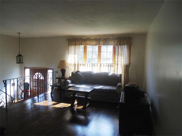 12 Gettysburg Road Woburn, MA 01801 - Photo 2 of 4 Gallery Image 2