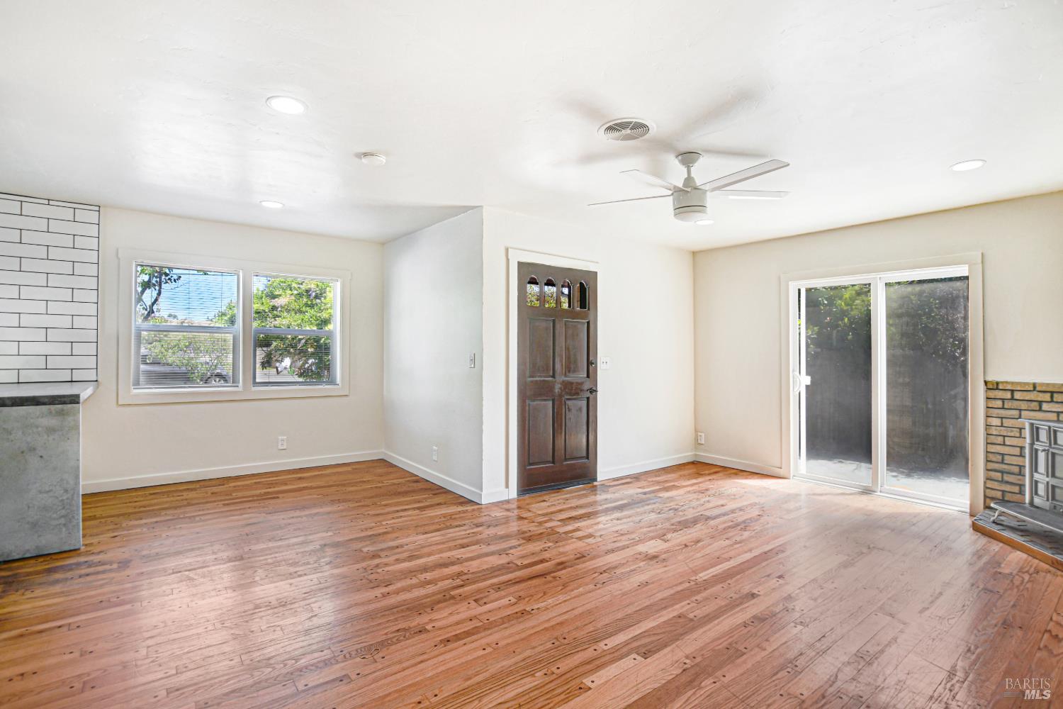 866 Yuba Drive Santa Rosa, CA 95407 - Photo 15 of 73 COTTAGE BREAKFAST NOOK & LIVING ROOM