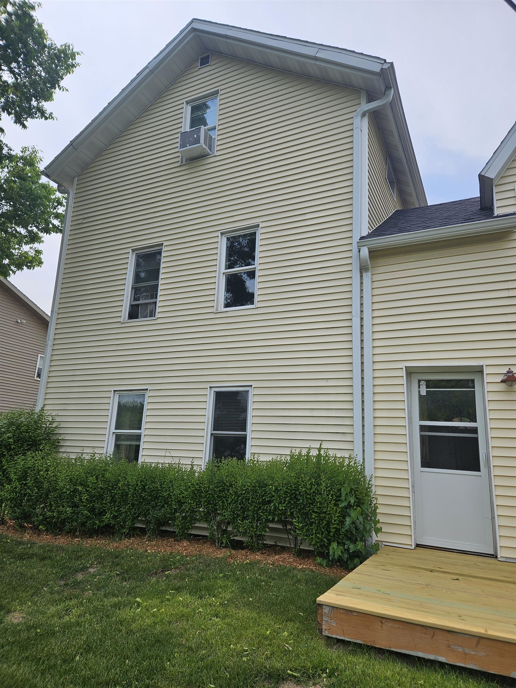 506 East Cook Street Portage, WI 53901 - Photo 2 of 31