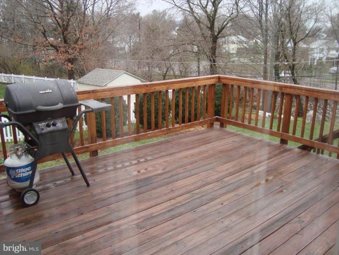 8225 Burnley Road Towson, MD 21204 - Photo 18 of 21 Deck