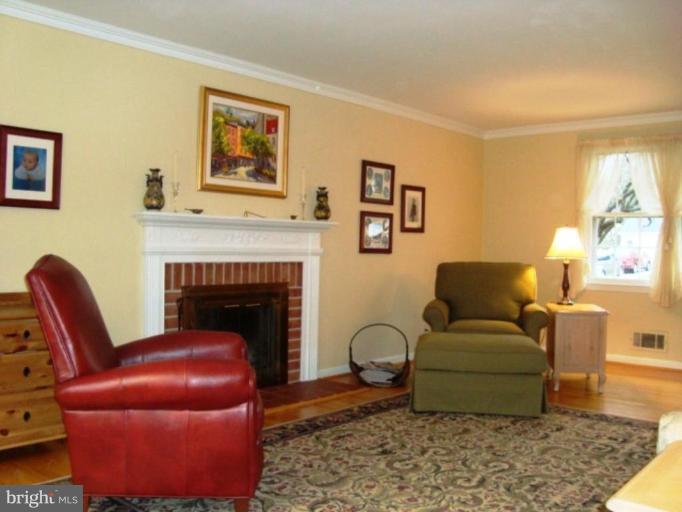 8225 Burnley Road Towson, MD 21204 - Photo 4 of 21 Living Room #2