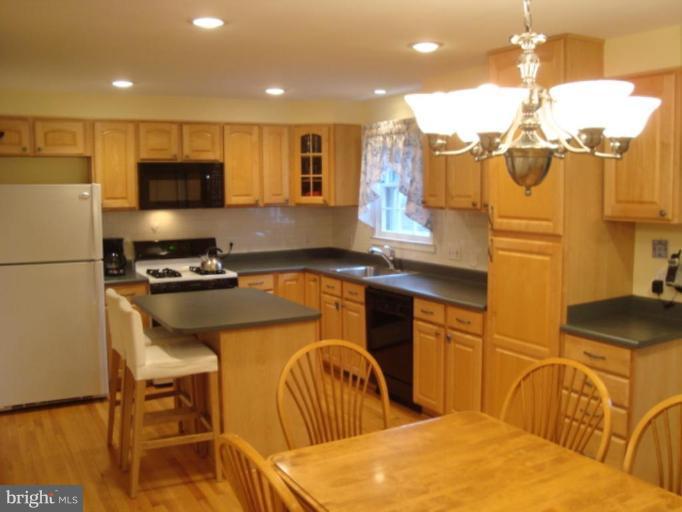8225 Burnley Road Towson, MD 21204 - Photo 6 of 21 Kitchen