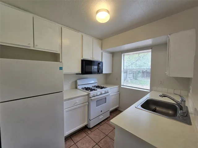 $1,825 | 1109 Village Green Drive, Austin, TX 78753