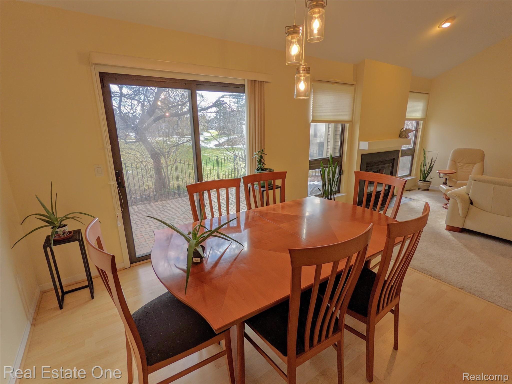 647 Ashley Circle East Rochester, MI 48307 - Photo 11 of 45 PXL_20210121_185552598.jpg