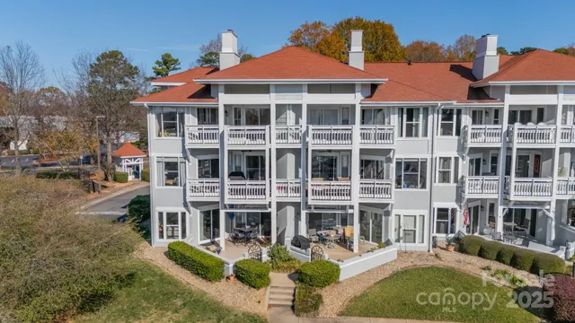 $393,700 | 17919 Kings Point Drive, Unit C, Cornelius, NC 28031
