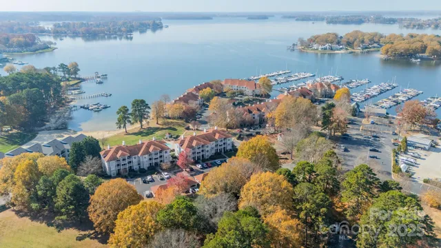 $393,700 | 17919 Kings Point Drive, Unit C, Cornelius, NC 28031