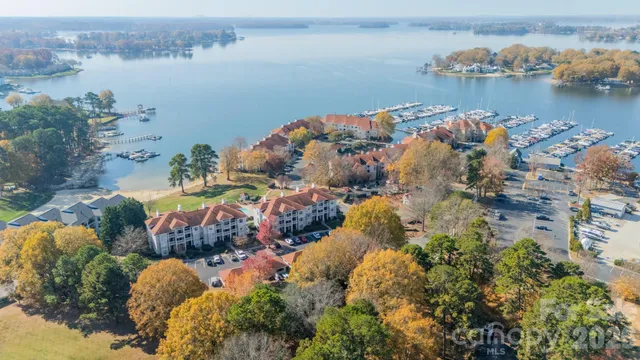 $393,700 | 17919 Kings Point Drive, Unit C, Cornelius, NC 28031