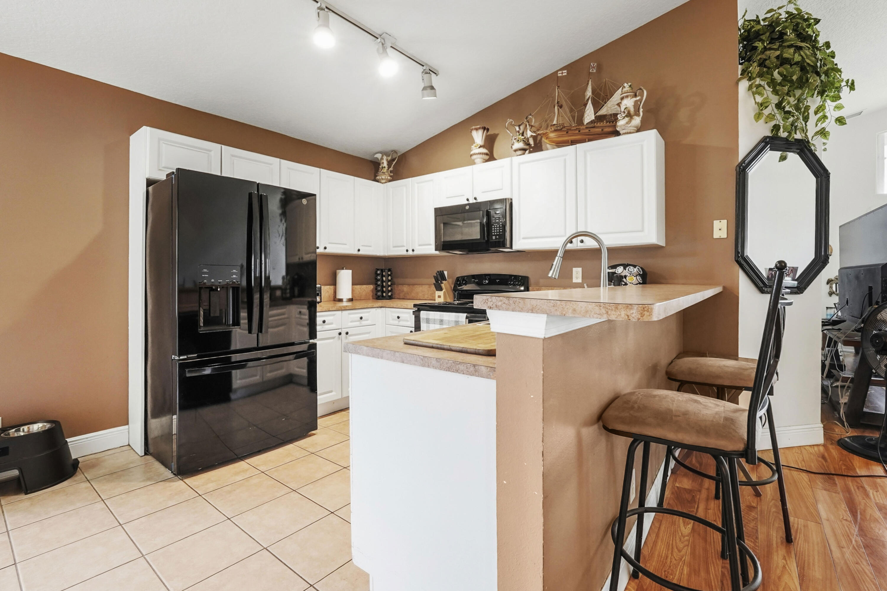 2705 Southwest Riviera Road Stuart, FL 34997 - Photo 10 of 43 11 Kitchen 01