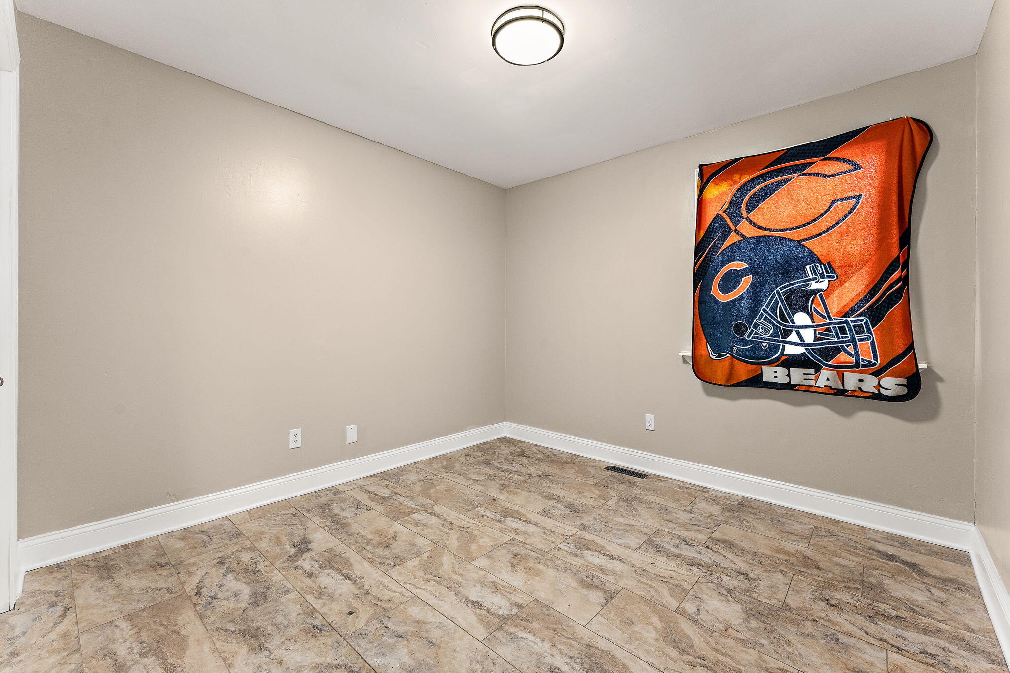 611 Old Forge Road Valparaiso, IN 46385 - Photo 11 of 16 2048x1365