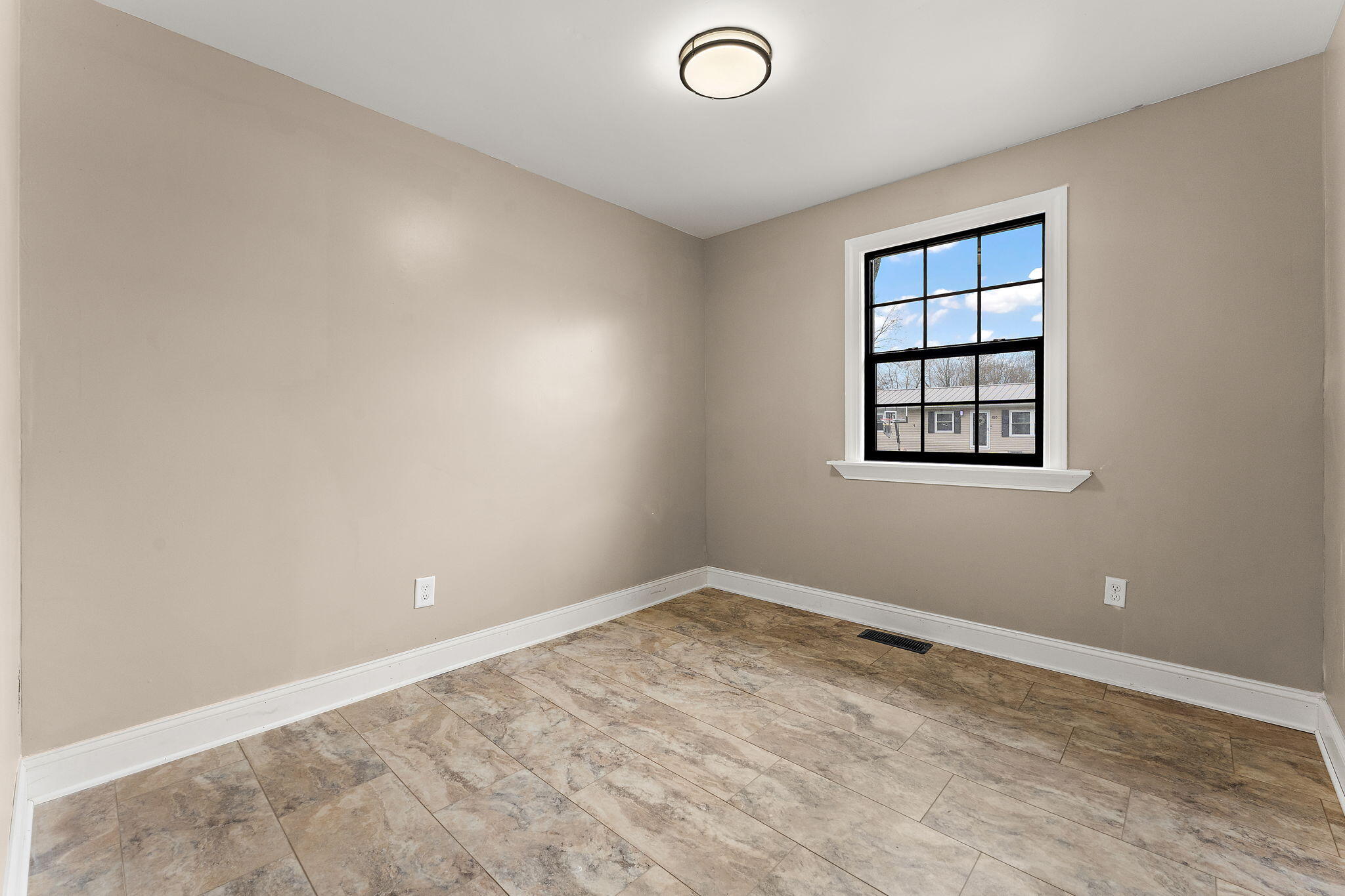 611 Old Forge Road Valparaiso, IN 46385 - Photo 12 of 16 2048x1365