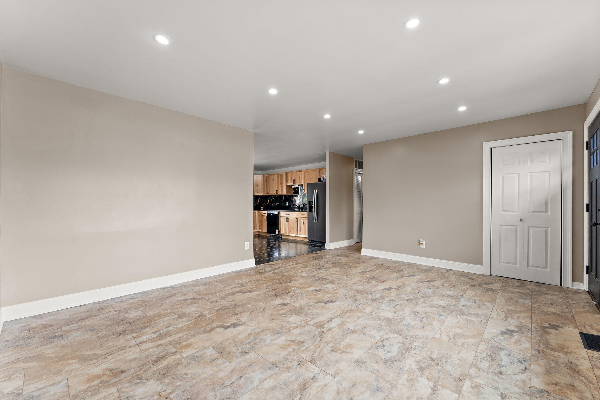 611 Old Forge Road Valparaiso, IN 46385 - Photo 3 of 16 2048x1365