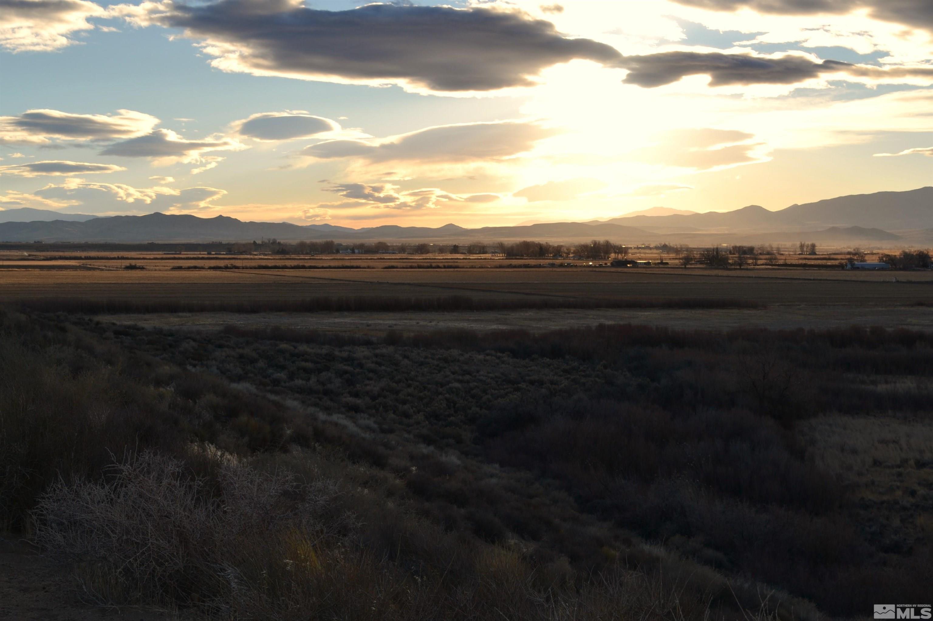 253 Artist View Road Wellington, NV 89444 - Photo 8 of 20 a view of an ocean and mountain