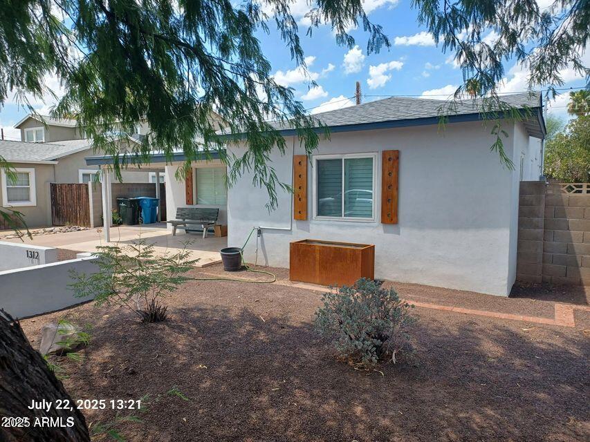 1312 West Roma Avenue Phoenix, AZ 85013 - Photo 2 of 17 a front view of a house with garden