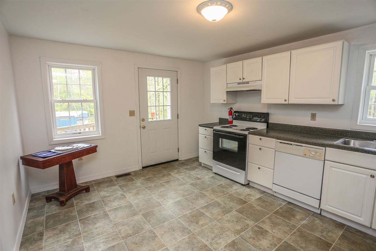 426 Fremont Road Chester, NH 03036 - Photo 4 of 21