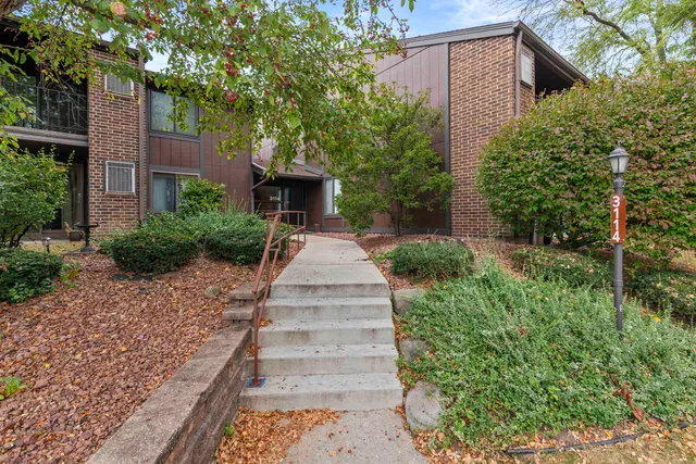 $285,900 | 3114 Creekview Drive, Unit 3, Middleton, WI 53562
