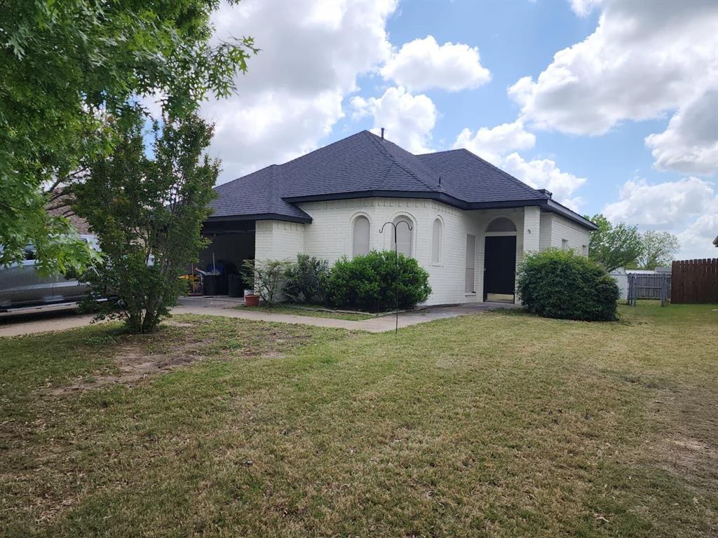 533 Bowie Street Forney, TX 75126 - Photo 1 of 7 a front view of a house with garden