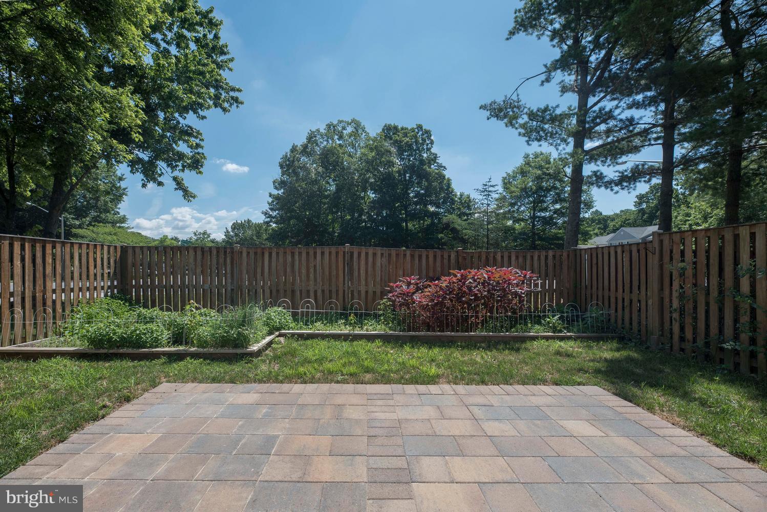 2901 Marsala Court Woodbridge, VA 22192 - Photo 28 of 30 Level back yard with privacy fence and new patio